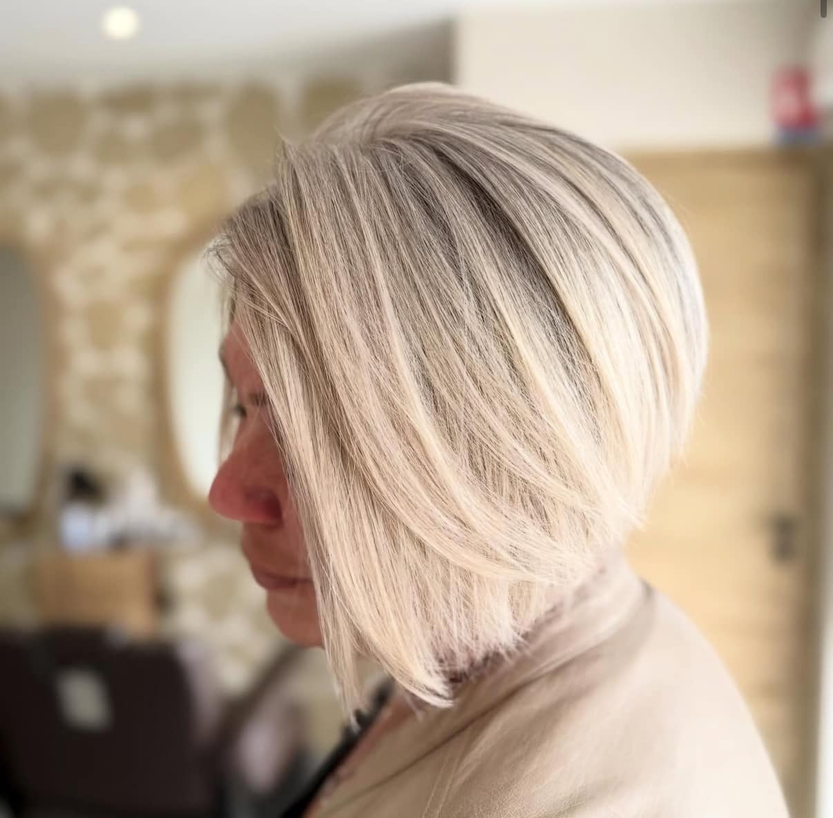 Carré plongeant blond polaire